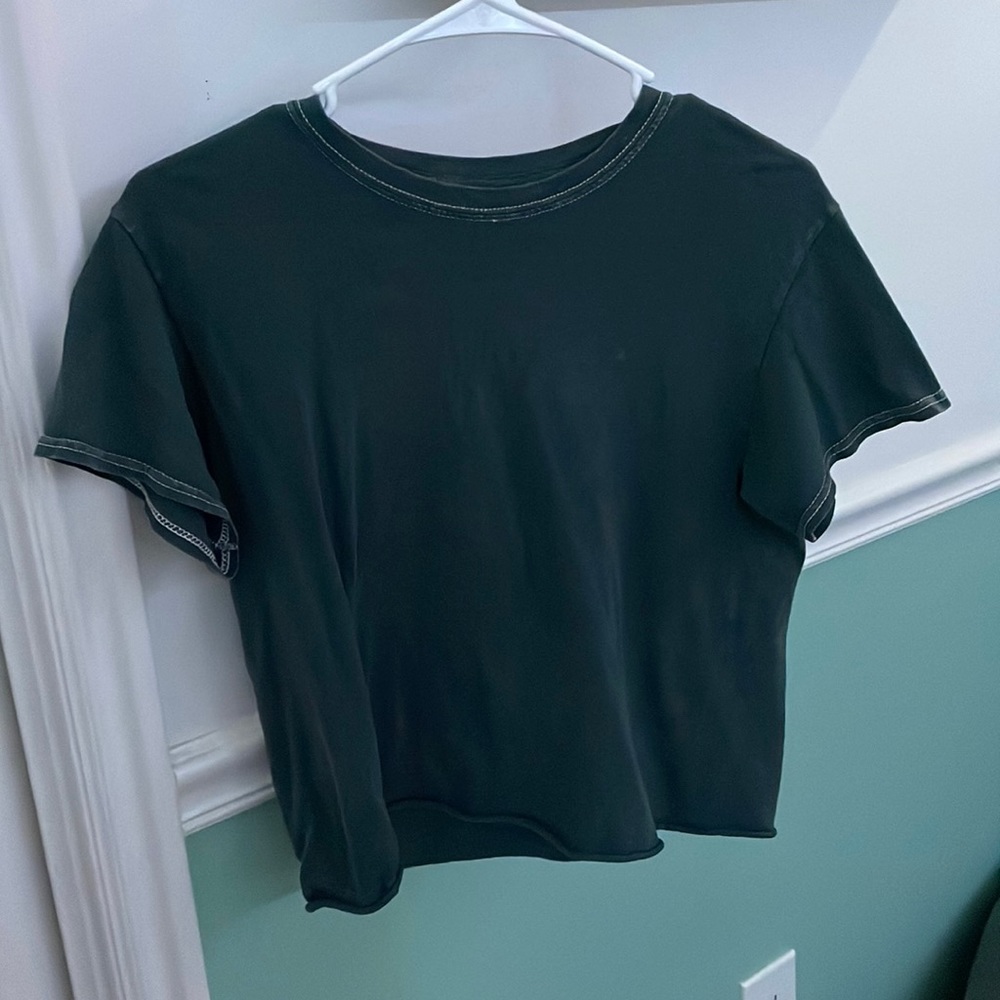 black t-shirt🖤